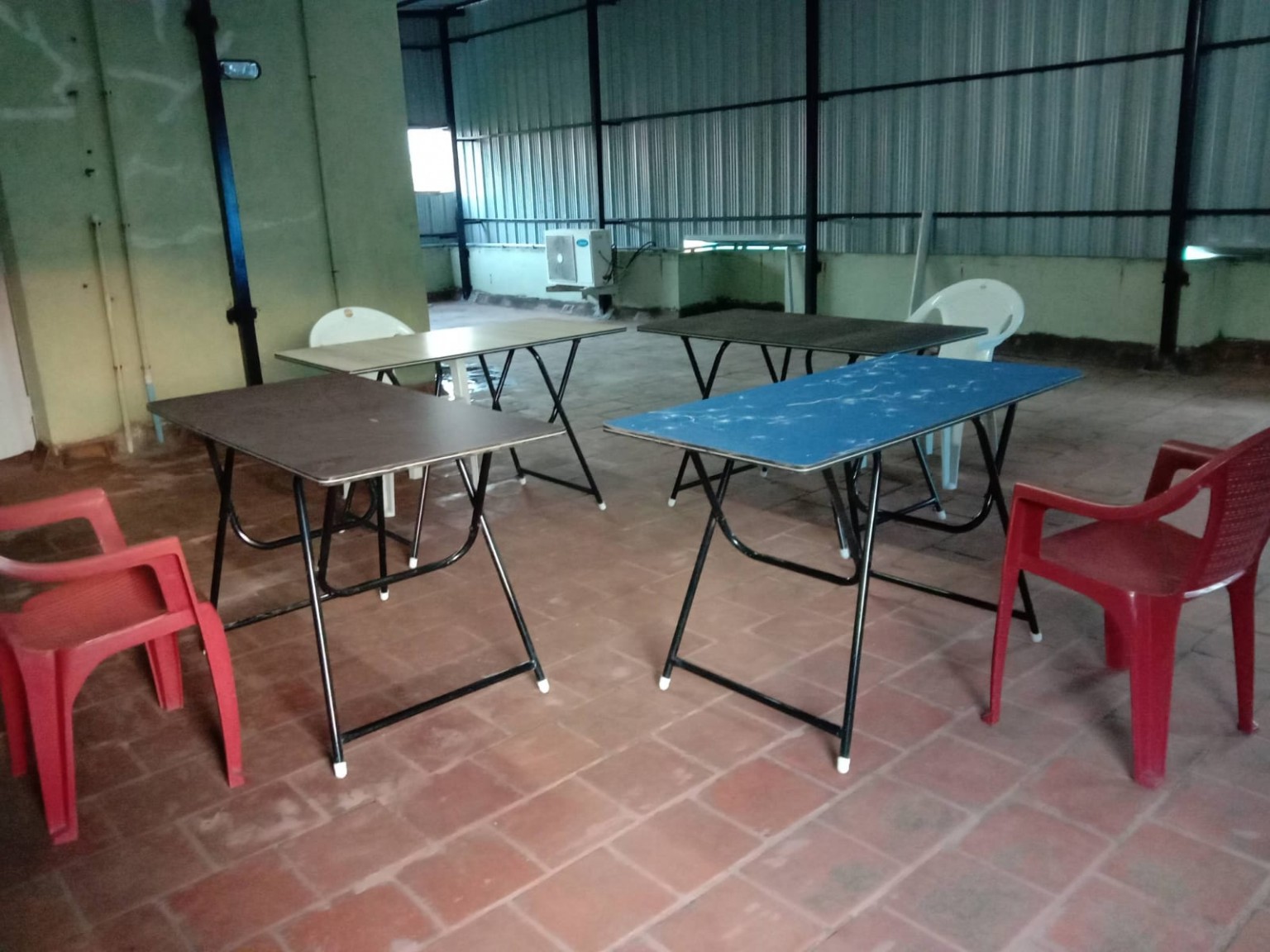 Open table area for quiet use
